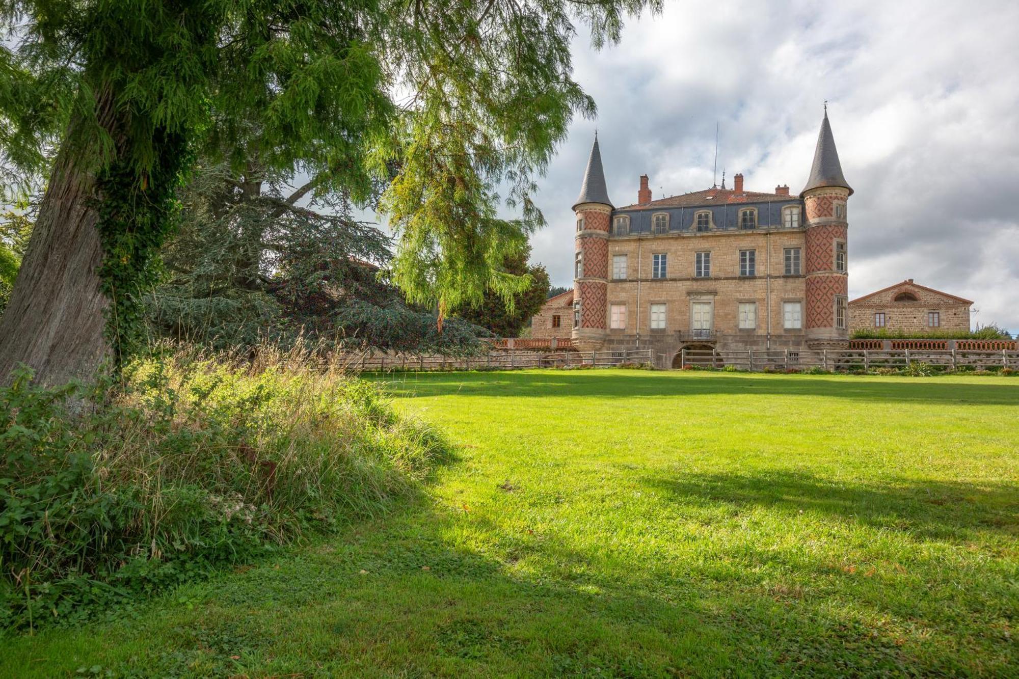 Domaine Et Chateau De Valinches Marols Exterior foto